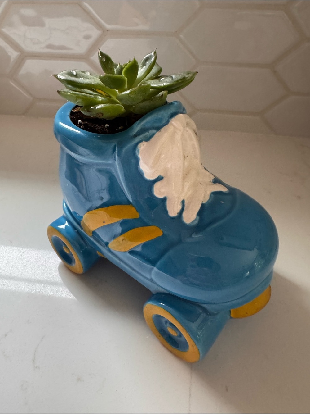 Vtg ceramic roller-skate planter
